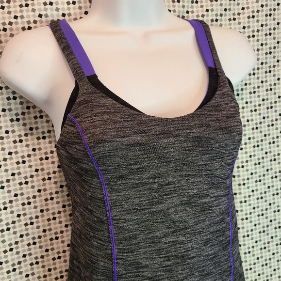Lululemon Run For Gold Tank Size 4 (sm) in Heathered Blk/ Iris Flower - Picture 3 of 9